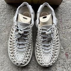 KEEN UNEEK サンダル ベージュ　美品のサムネイル