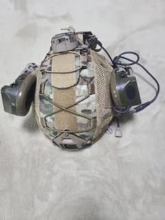 タクティカルヘルメット マルチカム ストロボ・サイドライト・ダミーイヤーマフ付き タクティカルヘルメット マルチカム ストロボ・サイドライト・ダミー