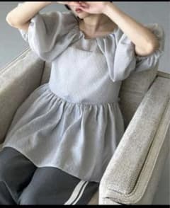 Olu. バックリボン パフスリーブ ペプラムブラウスのサムネイル