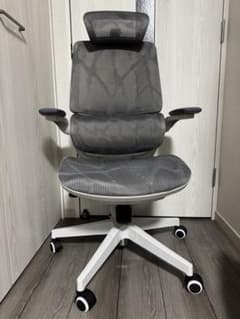 調整可能なグレーのオフィスチェアのサムネイル