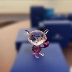 希少♡スワロフスキーこぶた置物 ハート付き - メルカリ