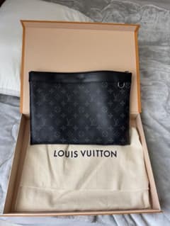 【美品】LOUIS VUITTON ブラック クラッチバッグのサムネイル
