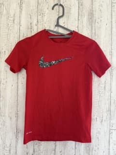 NikeDRI-FIT 赤 Tシャツ S（140くらい）のサムネイル