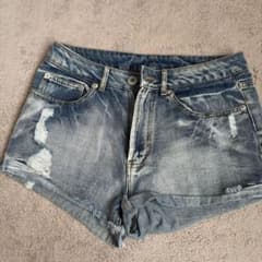 ダメージ加工 デニムショートパンツのサムネイル