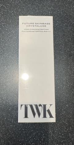 TWK フューチャースキンベースクリスタリュクス 30g - メルカリ