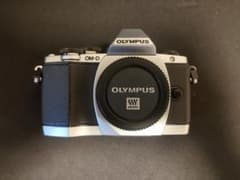 Olympus OM-D E-M10 ミラーレス一眼のサムネイル