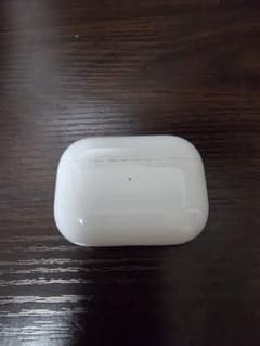 【訳アリ】AirPods Pro 第1世代 本体 充電ケース付き　ジャンク品のサムネイル