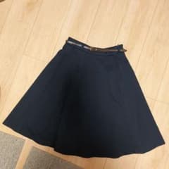 紺色 膝丈スカート ベルト付きのサムネイル