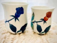 夫婦湯呑み　薔薇柄　桐箱付きのサムネイル