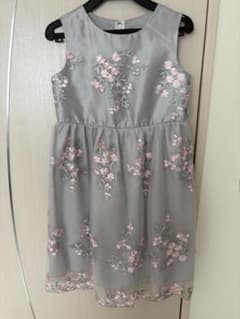 グレー 花柄刺繍 ノースリーブ　ワンピース 140 結婚式や発表会のサムネイル
