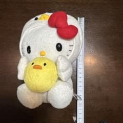 ハローキティ ぬいぐるみ ヒヨコ抱っこのサムネイル