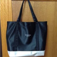 明日12日まで  ちゃちゃん様 専用  シャネル ノベルティトートバックのサムネイル