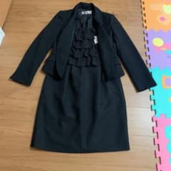 ぷにこ♡様専用　ブラックフォーマル スーツ Mのサムネイル