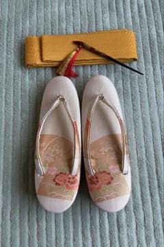 ３点セット　花柄厚底草履 と髪飾りと半襟のサムネイル