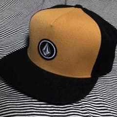 VOLCOM snap backのサムネイル