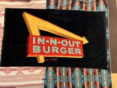 インアンドアウトバーガー バスタオル - メルカリ
