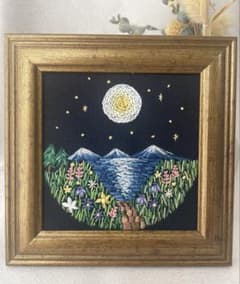 手刺繍のフレーム　満月の夜の花畑と湖のサムネイル