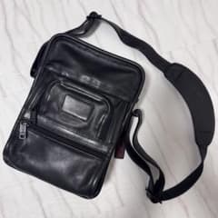 美品✨TUMI オールレザー ショルダーバッグ サコッシュ ブラック 