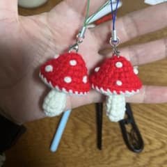 毒キノコ　赤　ハンドメイド　手編み　カギ針のサムネイル