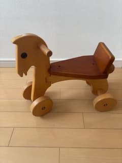 木製　木馬のサムネイル