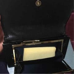 黒の財布のサムネイル