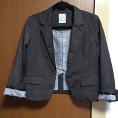 チャコールグレーのジャケットのサムネイル