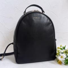 FURLA ブラックレザー リュックサック ロゴ シボ革 ゴールド金具