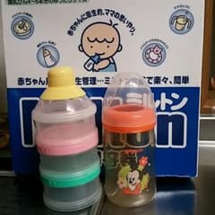 ミルトン哺乳瓶のセットのサムネイル