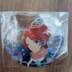 ウィンクするアニメキャラクター缶バッジのサムネイル