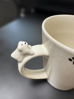 【立体マスコット付き】マグカップ 犬 肉球 足跡柄 陶器製 かわいい アニマルのサムネイル