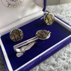阪神タイガース　黒　カフス　ネクタイピンのサムネイル