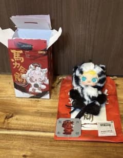 POP MART Molly 馬力全開 ぬいぐるみペンダントのサムネイル