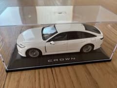 トヨタ クラウンセダン HEV プレシャスホワイト 色 ミニカー 1/30