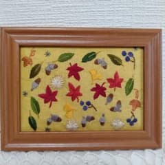 ハンドメイド 秋の葉っぱ刺繍フォトフレームのサムネイル