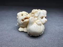 Exquisite Netsuke and Inro, made from natural materials, antique ornaments, finely crafted ornaments