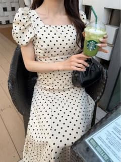 ドット柄バルーンスリーブフレアワンピースのサムネイル