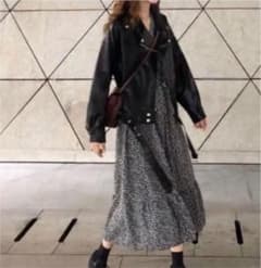 ブラック 花柄 フレア ワンピース 韓国 オルチャンのサムネイル