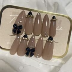【現品販売】大人ガーリー　グレージュ　黒　ネイルチップのサムネイル