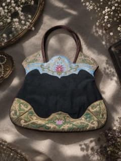 【美品】銀座休日物語 手刺繍 シルクショルダーバッグのサムネイル