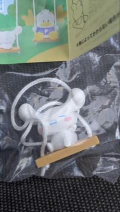 サンリオキャラクターズ　ブランコ カプセルトイのサムネイル