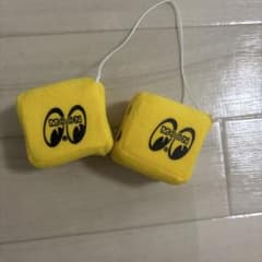 MOONEYES ファジーダイス イエローのサムネイル