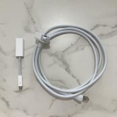 Apple Lightningケーブルとアダプターのサムネイル