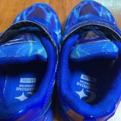 スニーカーのサムネイル