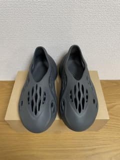adidas YEEZY フォームランナー　US8.5 26.5cmのサムネイル