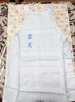医療系水色エプロンのサムネイル