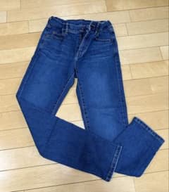 UNIQLO デニムブルー スリムフィット 150のサムネイル