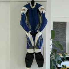 レーシングスーツのサムネイル