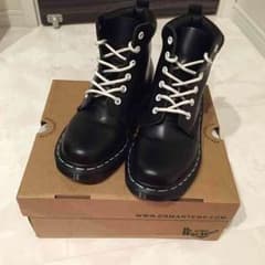 Dr.Martens ドクターマーチン 6ホール白黒限定版 最終値下げ。のサムネイル
