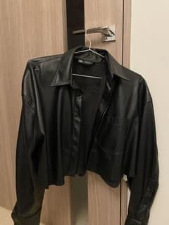 ZARA ブラック レザー クロップドジャケット Mのサムネイル