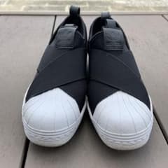 adidas スニーカーのサムネイル